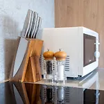 아파트 Elegant 2 Bed Retreat In Ford Park - Pass The Keys *