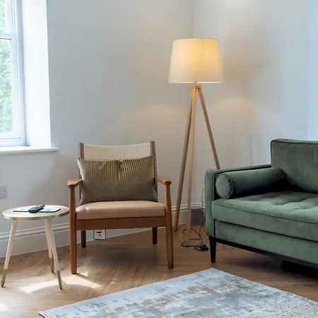 Elegant 2 Bed Retreat In Ford Park - Pass The Keys *