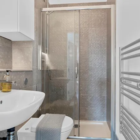 Elegant 2 Bed Retreat In Ford Park - Pass The Keys Apartment