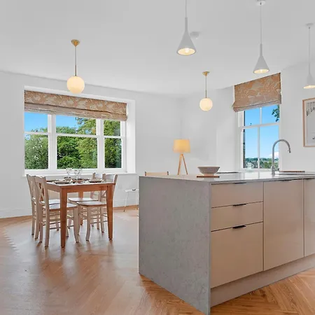 Elegant 2 Bed Retreat In Ford Park - Pass The Keys Apartment