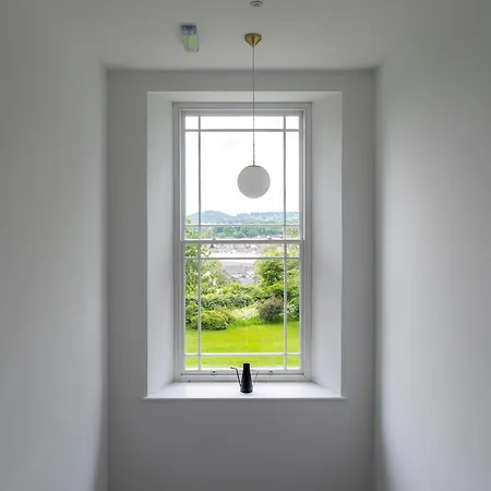 Elegant 2 Bed Retreat In Ford Park - Pass The Keys Apartment