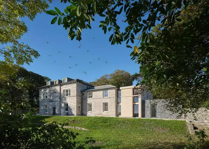 Elegant 2 Bed Retreat In Ford Park - Pass The Keys *