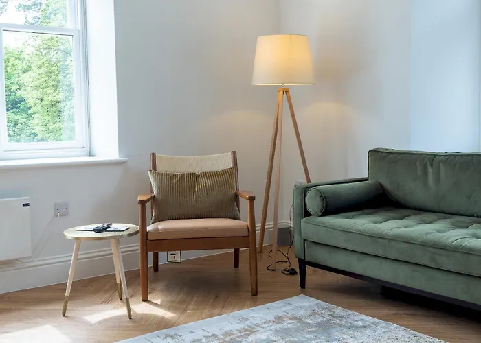 Elegant 2 Bed Retreat In Ford Park - Pass The Keys *