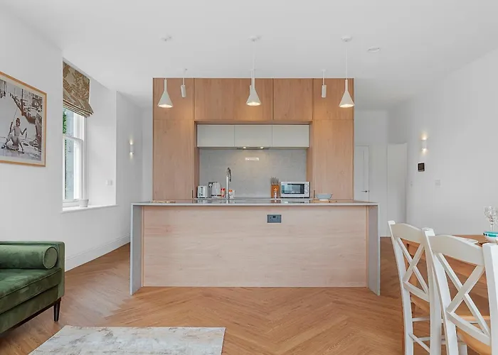 Apartment Elegant 2 Bed Retreat In Ford Park - Pass The Keys