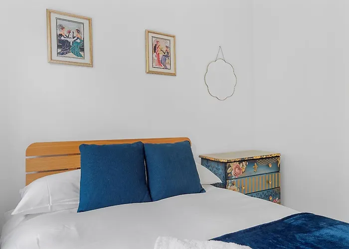 Elegant 2 Bed Retreat In Ford Park - Pass The Keys Apartment *