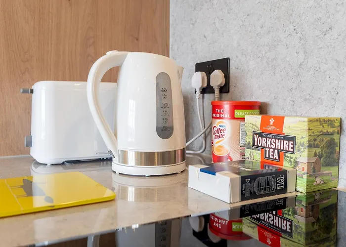 Elegant 2 Bed Retreat In Ford Park - Pass The Keys Apartment *