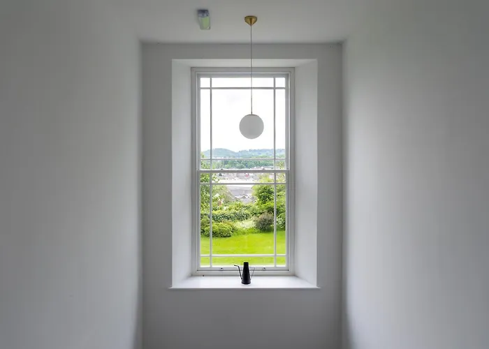 Elegant 2 Bed Retreat In Ford Park - Pass The Keys Apartment